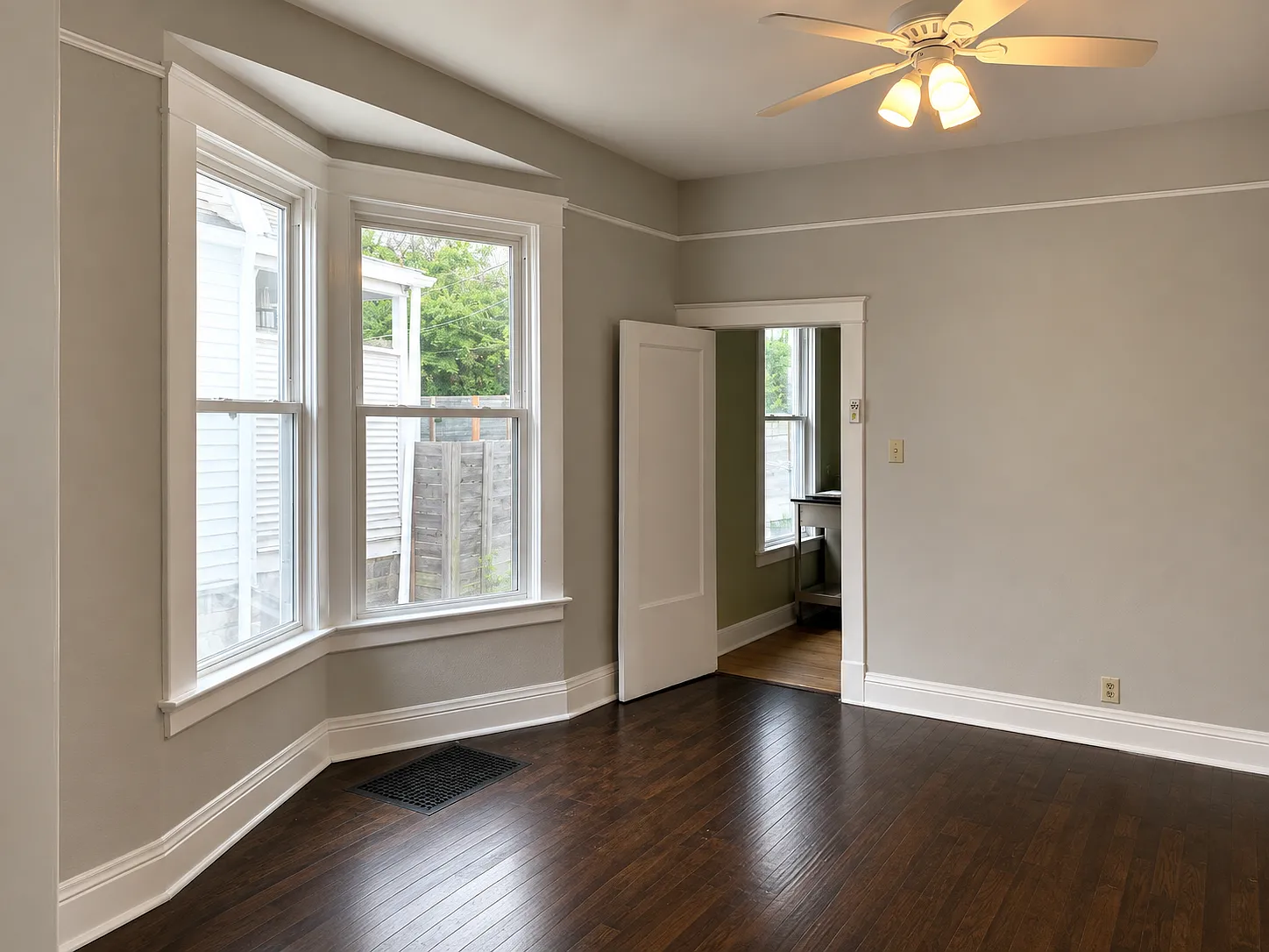 4 bed, 1928 sqft, $2,200 — Photo 4