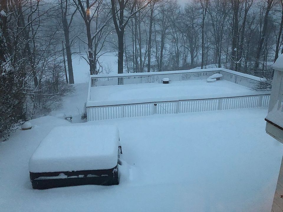 1st image of 10 Lincoln Dr