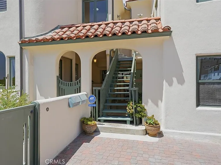 1602 The Strand — Photo 69