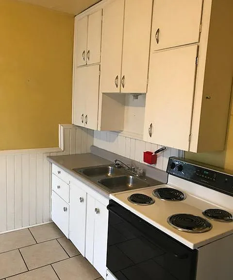 630 W Augusta Ave #2 — Photo 4