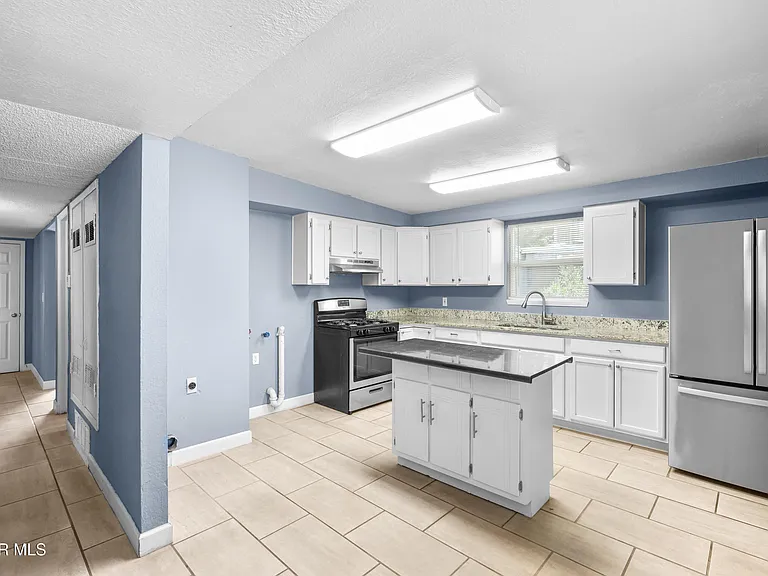 3977 Las Casitas Dr #B — Photo 18