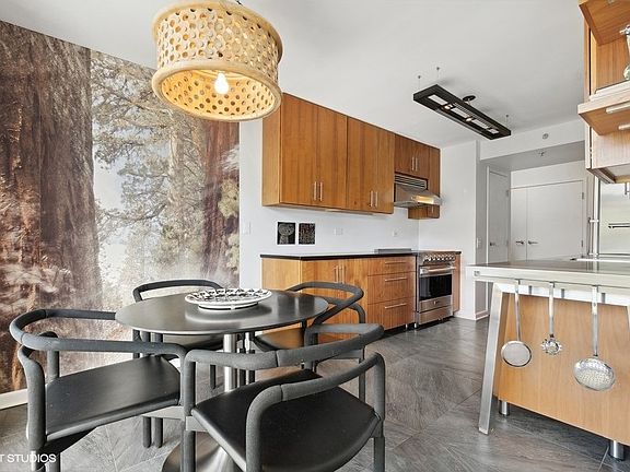 5th image of 1633 2nd St APT 401