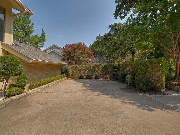 3rd image of 1502 Creekford Dr