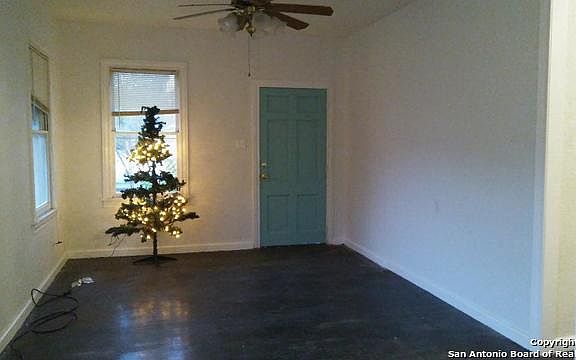 3rd image of 512 W Southcross Blvd