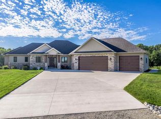 N2770 Sleepy Creek Dr, Kaukauna, WI 54130