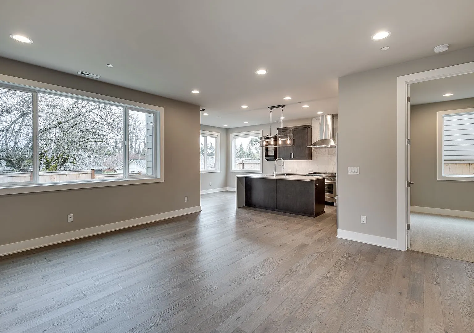 3Bd/2.5Ba Kirkland Home — Photo 4