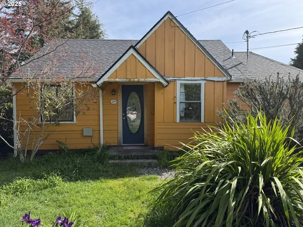 24 Hamlet St, Port Orford, OR 97465