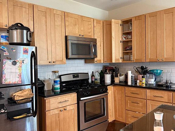 5th image of 741 S 3rd St