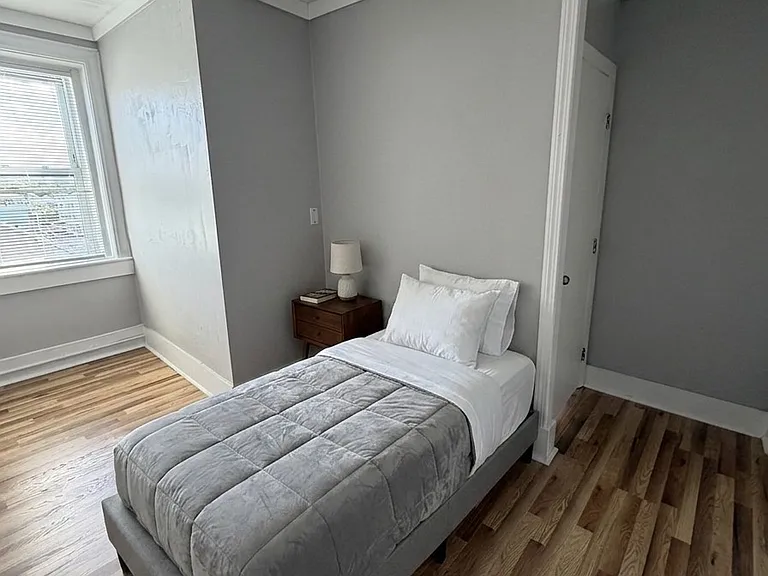 1076 Washington St #7 — Photo 8