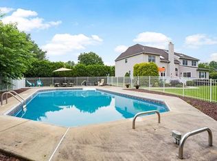 9 Brookside Ct, Cranbury, NJ 08512