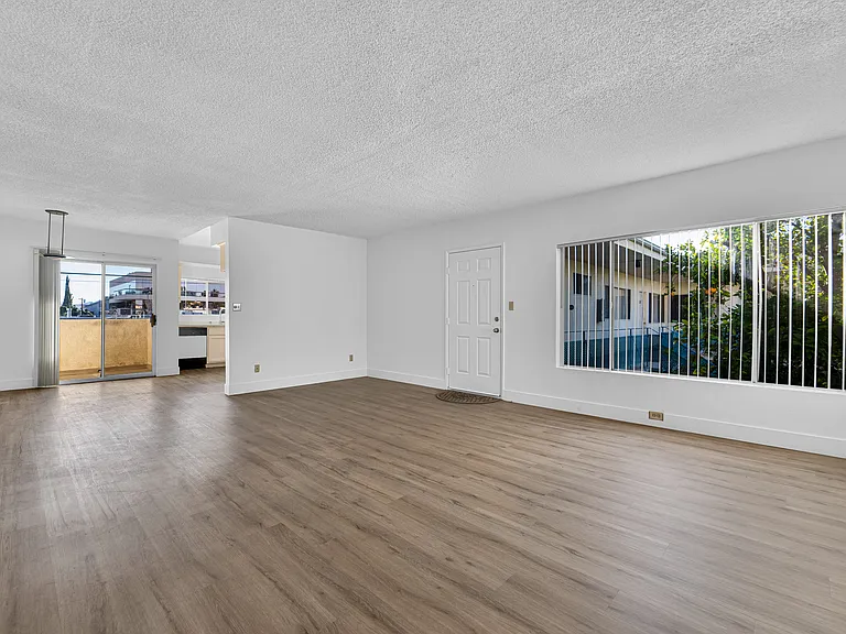 4320 Mammoth Ave #209 — Photo 13