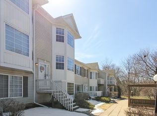 7 S Treehouse Ln, Round Lake, IL 60073