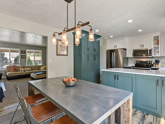 5th image of 1092 E Kirkwood Way