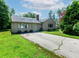 1 Vineland Dr, Barrington, RI 02806