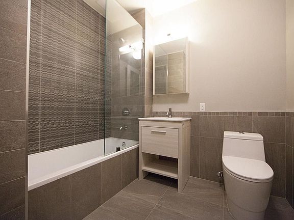 3rd image of 875 De Kalb Ave #4R