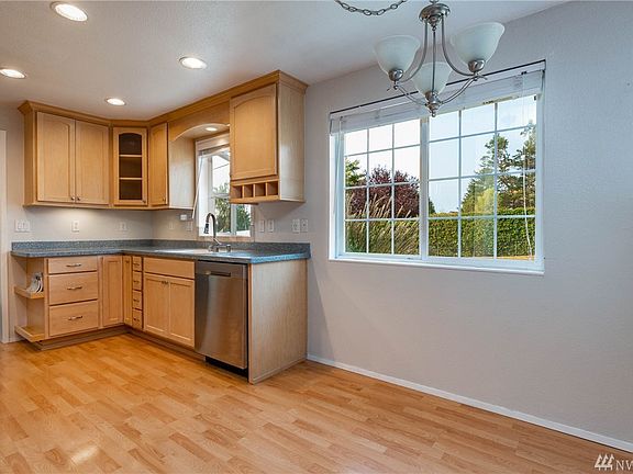 4th image of 880 Burroughs Ave