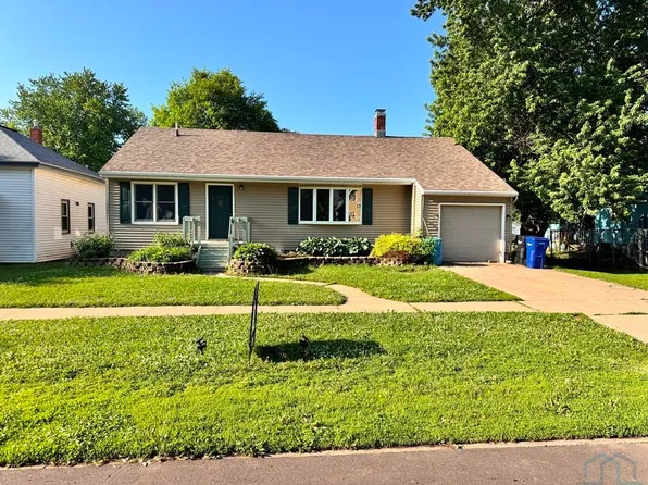 303 W 3rd St, Sanborn, IA 51248
