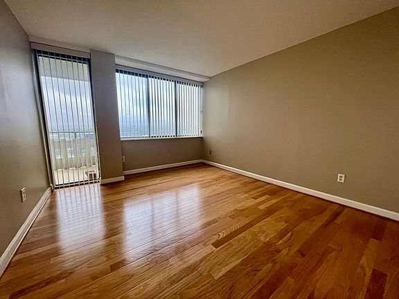 4th image of 6301 Stevenson Ave #Penthouse 1514
