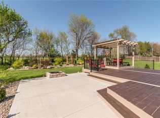 14619 Hickory Dr, Urbandale, IA 50323