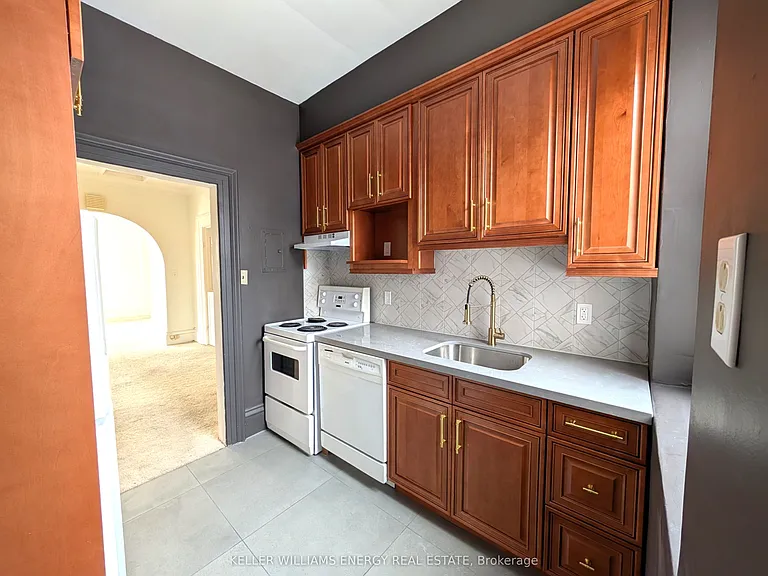 35 King St #4 — Photo 22