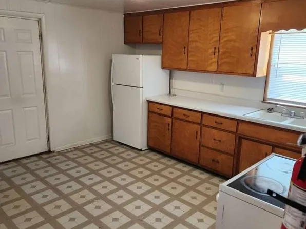 2229 W 11th St, Muncie, IN 47302