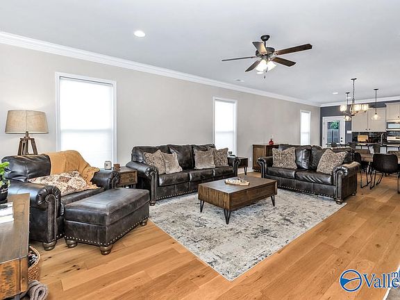 5th image of 218 Pumprock Dr