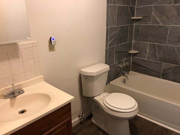 4th image of 3505 Elm St APT 14