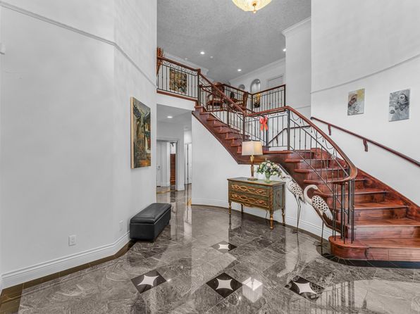 8 bedroom rental in Coquitlam — photo 6