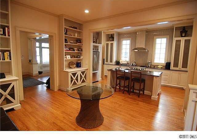 2nd image of 405 E Kingston Ave