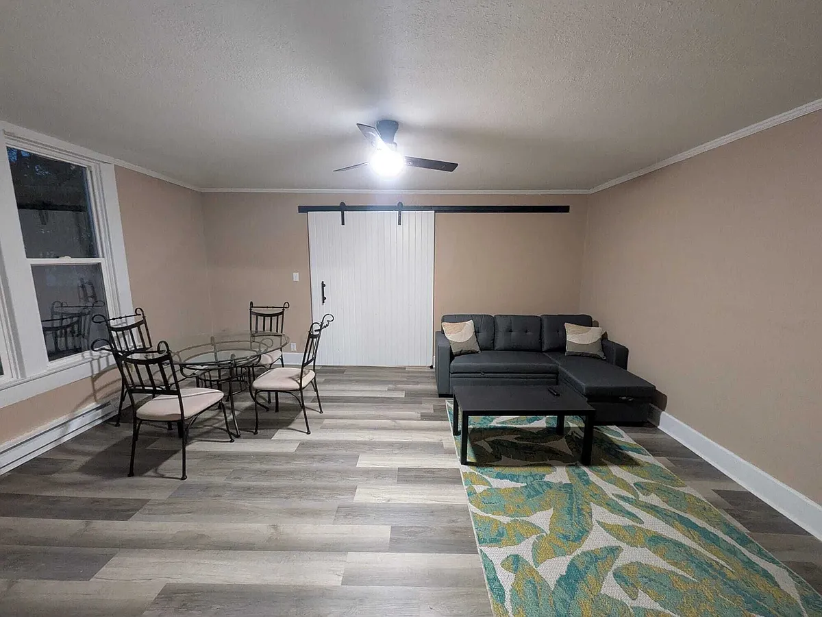 Building Photo - 205 S Walters St #1
