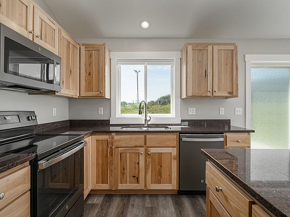 4th image of 821 7th Ave NW #105