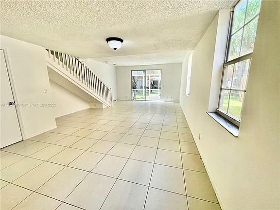 3rd image of 1413 Veracruz Ln #6-11
