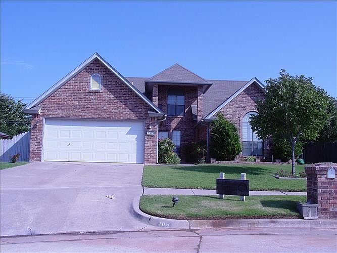1st image of 105 Cypress Dr