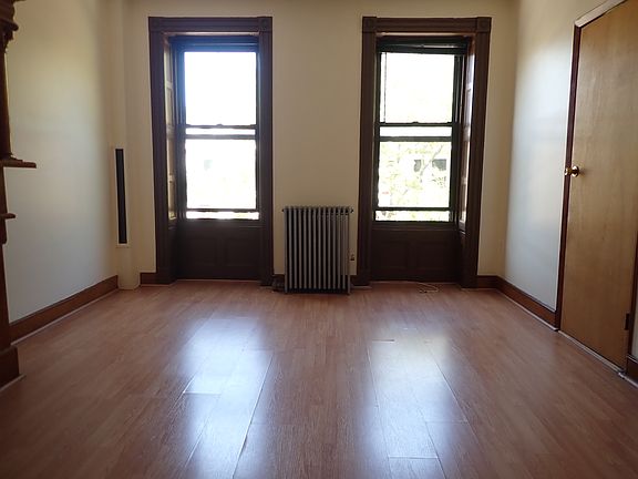 5th image of 824 Putnam Ave APT 2