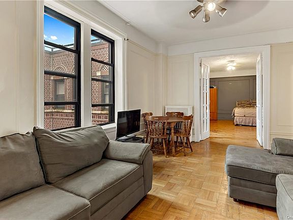 3rd image of 1976 Lafontaine Ave APT 5A