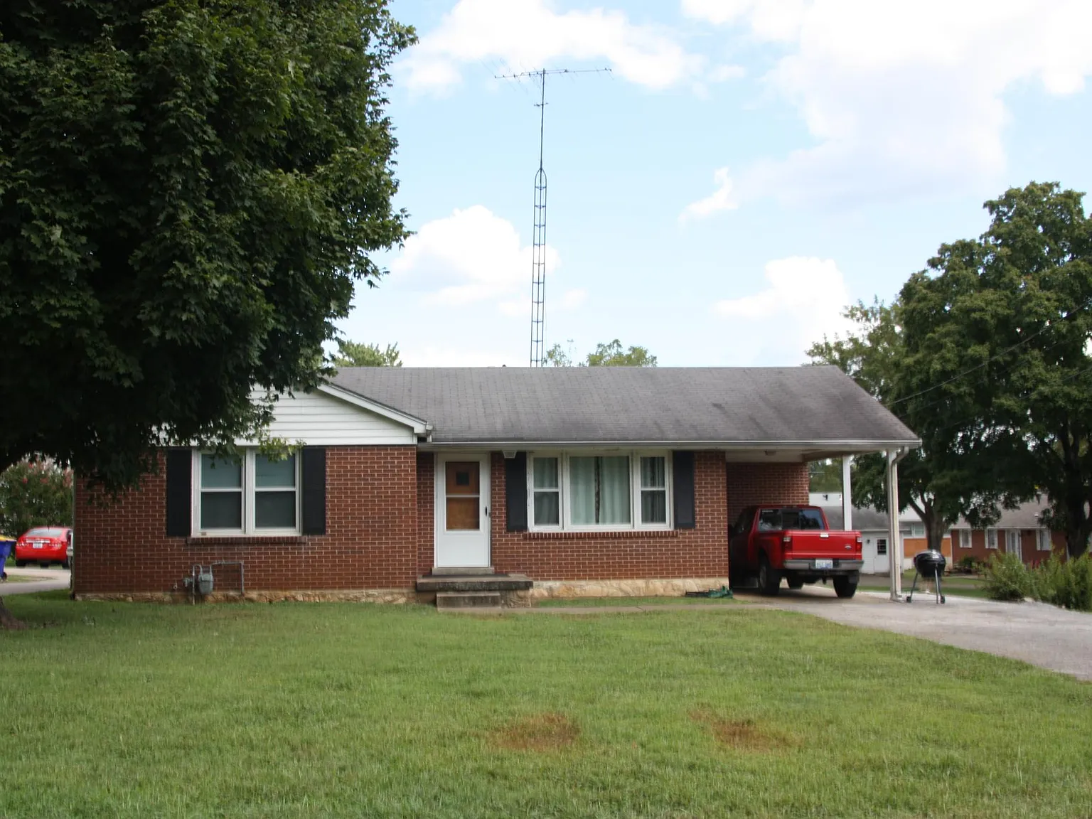 3 bed, 1200 sqft, $1,275 — Photo 1