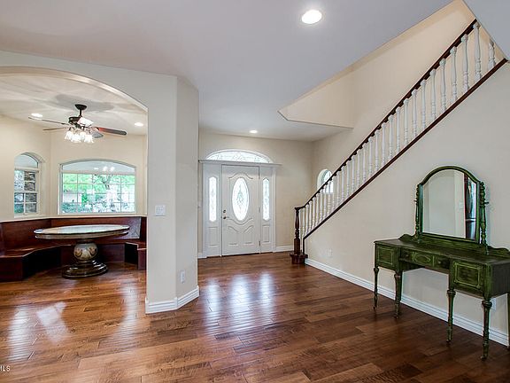 4th image of 219 W Harmont Dr