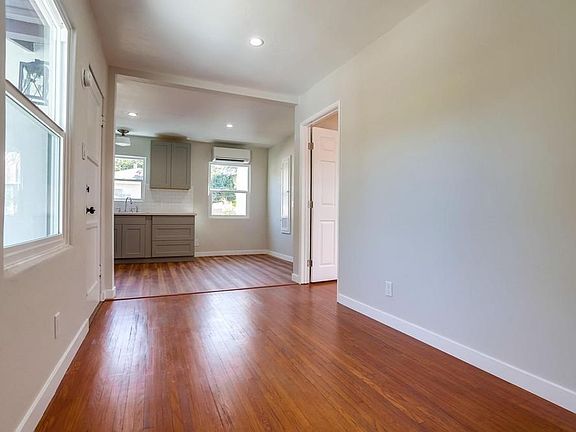 3rd image of 10418 1/2 Helendale Ave