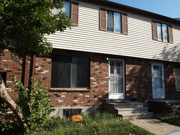 303 Village Dr, Bourne, MA 02532