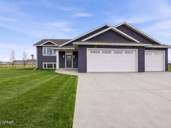 645 Parkway Ln E, Northwood, ND 58267