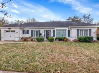 61 Hampton Rd, Grosse Pointe Shores, MI 48236