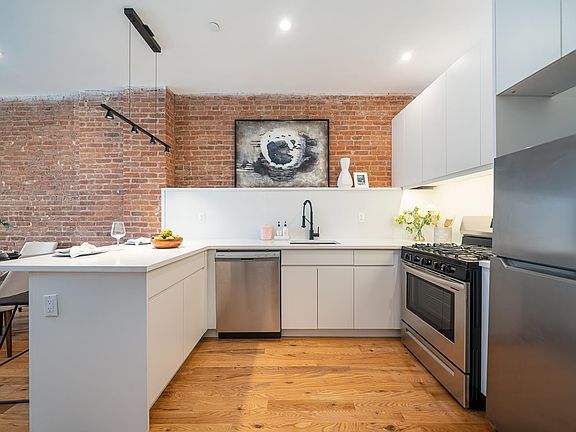 3rd image of 568 Communipaw Ave APT 305