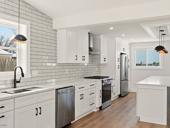 2nd image of 310 Saint Lawrence Blvd