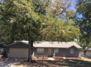 2221 McEwen Ct, Fort Worth, TX 76112