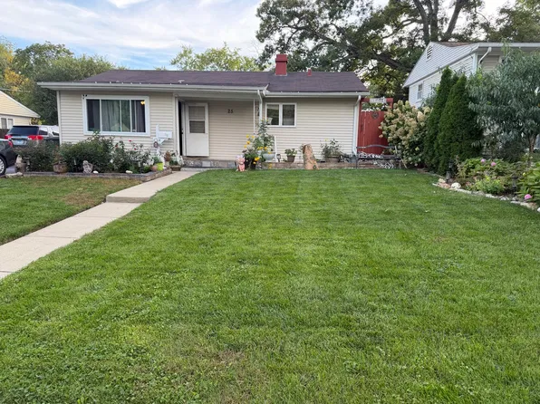 25 Meadowlark Ln, Carpentersville, IL 60110
