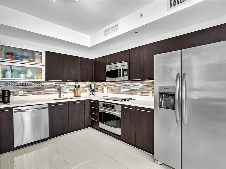 90 SW 3rd St #2013 — Photo 10