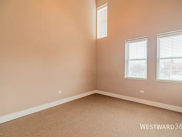 3433 S Indiana Ave #301 — Photo 5