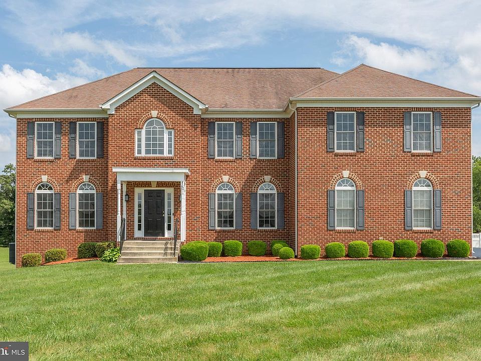 1st image of 15 Pinto Ln