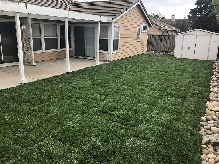 940 Laguna Ct — Photo 25