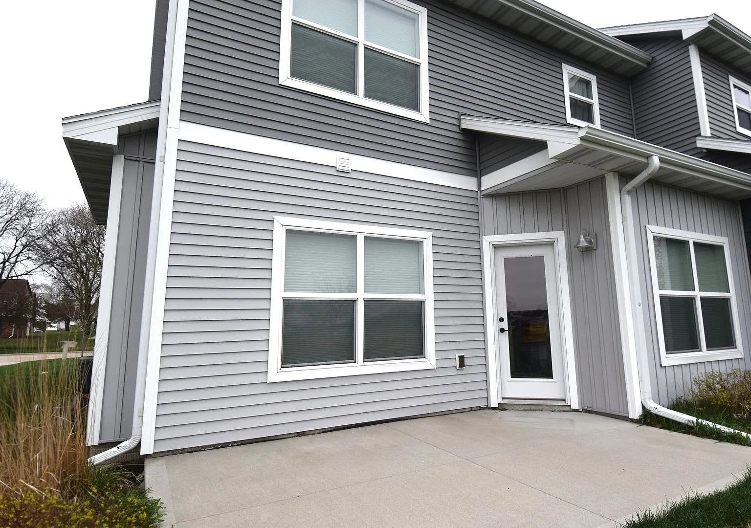 3 Bedroom Golf Course Townhome — Photo 2